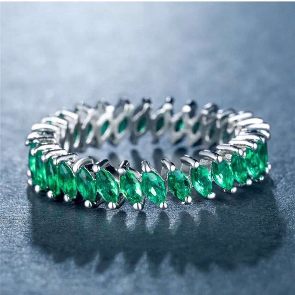 Marquise Cut emerald Silver Ring